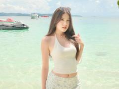 Bạn gái HIEUTHUHAI và những lần hiếm khoe sắc vóc gợi cảm