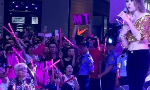 Fan nhí đồng loạt xin chữ ký và số điện thoại, Mỹ Tâm có màn ứng xử khéo léo siêu đáng yêu