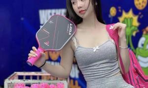 Mỹ nhân Việt diện váy siêu ngắn khoe thân hình cực “cháy” trên sân pickleball